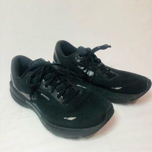 Men’s size 12 Brooks Adrenaline GTS 23 Jet Black Athletic Shoes